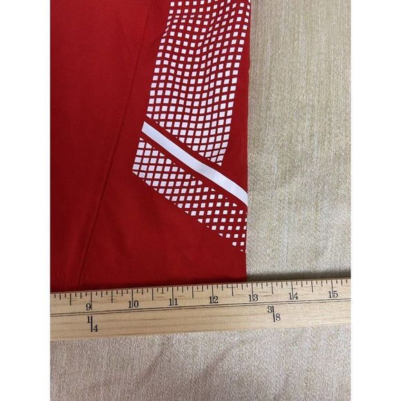 Under Armour Men's Size large Track and Filed Red with pockets  shorts - Picture 7 of 10